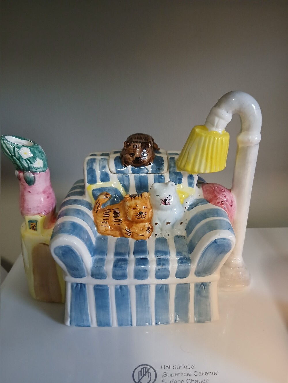 90s Teapot Vibtage 1995 Cardinal Cat Sofa Couch